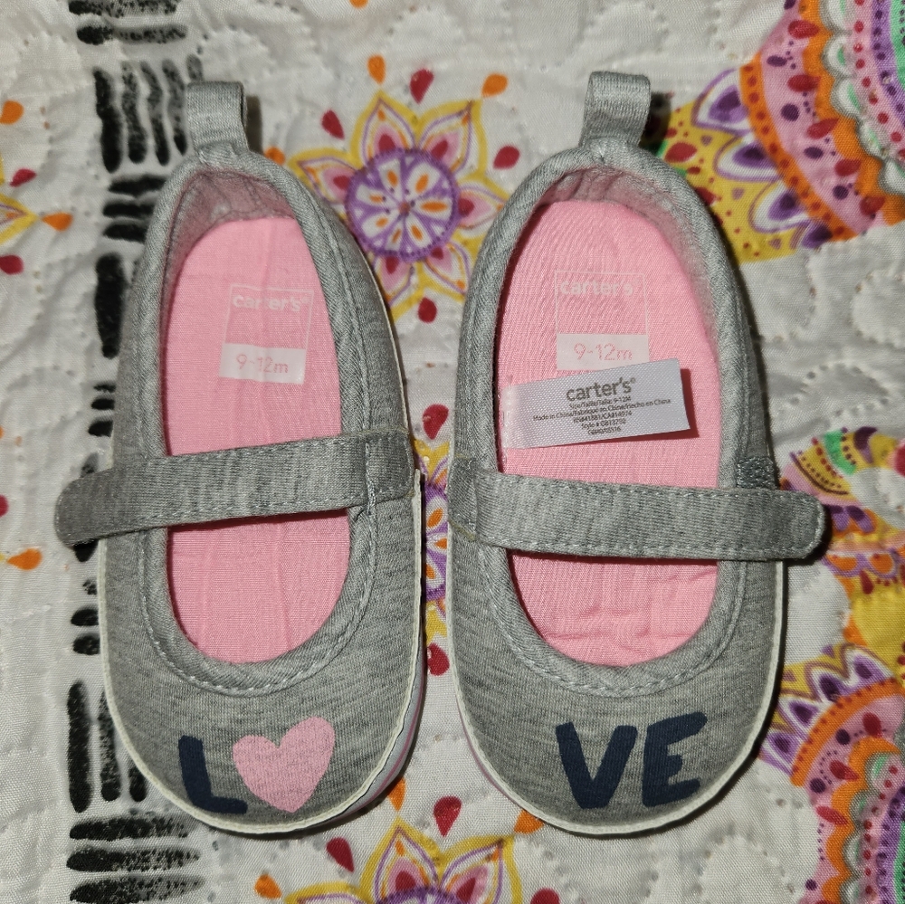 NWOT Carter's - LOVE Baby Crib Shoes 9-12mo